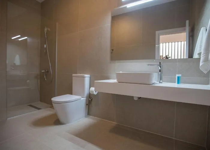 Mit Privatpool Fuer 11 Personen Ca- 220 M² In Protaras- Suedkueste Von Zypern By Interhome プロタラス